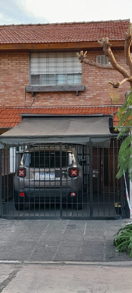 Azcuenaga 1643. Excelente duplex, zona Plaza 9 de Julio.