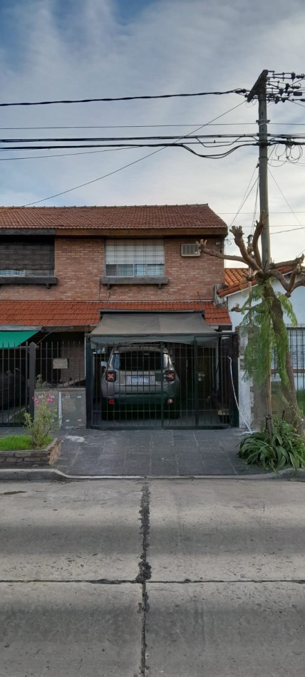 Azcuenaga 1643. Excelente duplex, zona Plaza 9 de Julio.