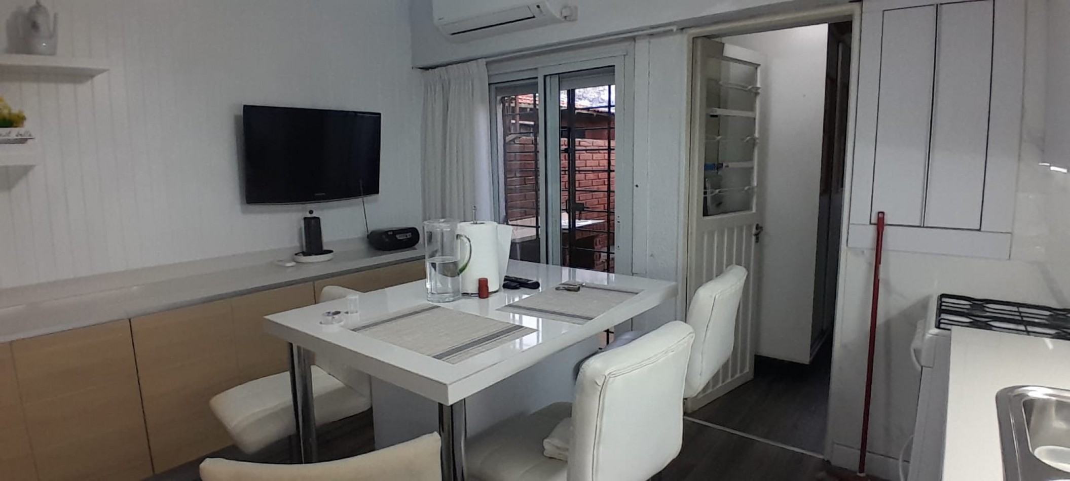 Azcuenaga 1643. Excelente duplex, zona Plaza 9 de Julio.