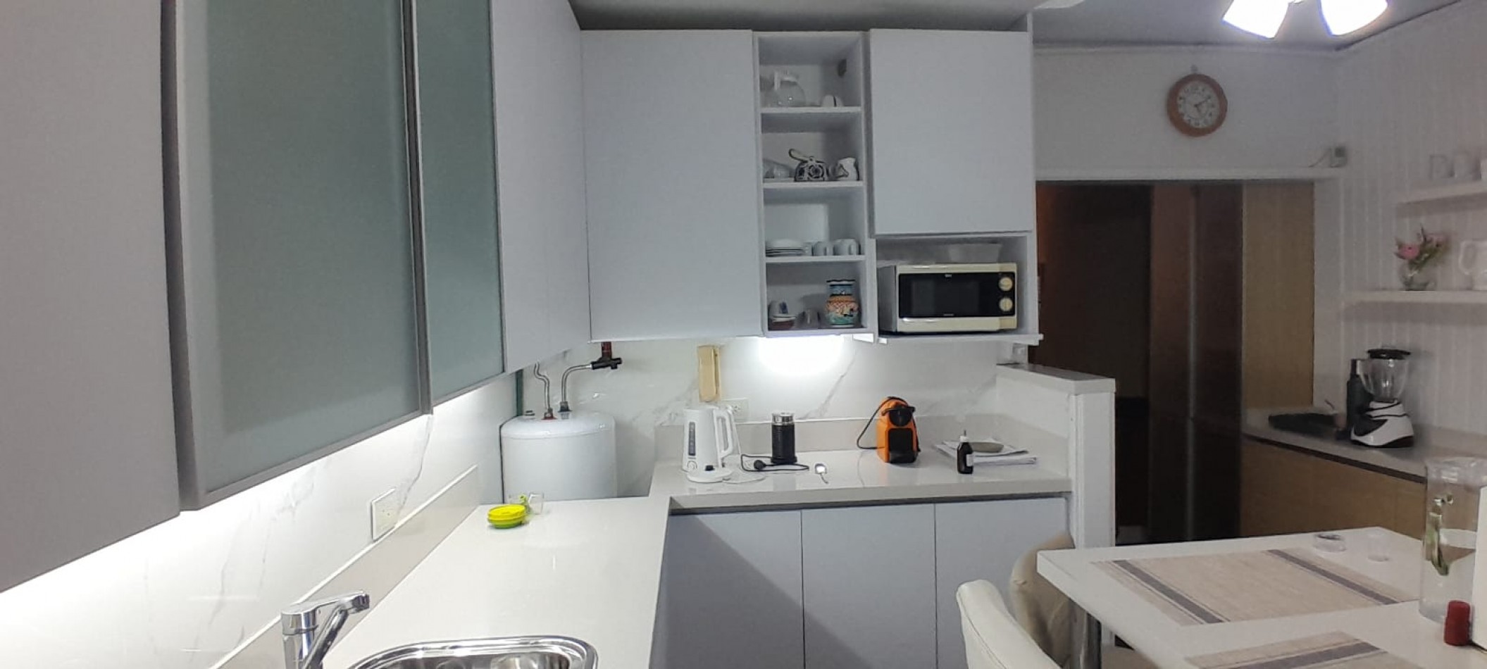 Azcuenaga 1643. Excelente duplex, zona Plaza 9 de Julio.