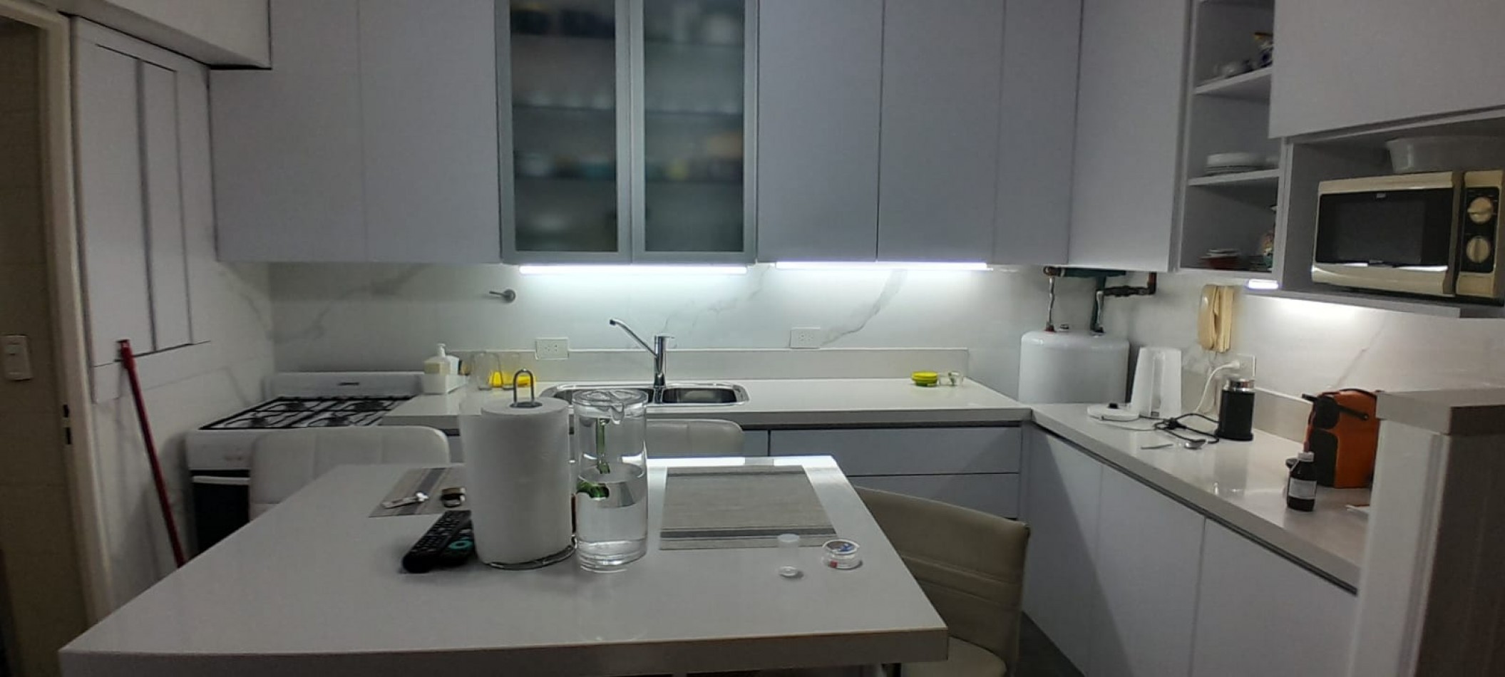 Azcuenaga 1643. Excelente duplex, zona Plaza 9 de Julio.