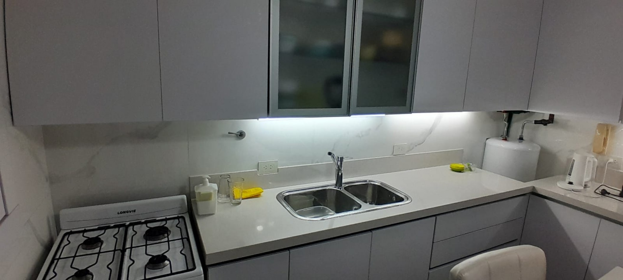 Azcuenaga 1643. Excelente duplex, zona Plaza 9 de Julio.