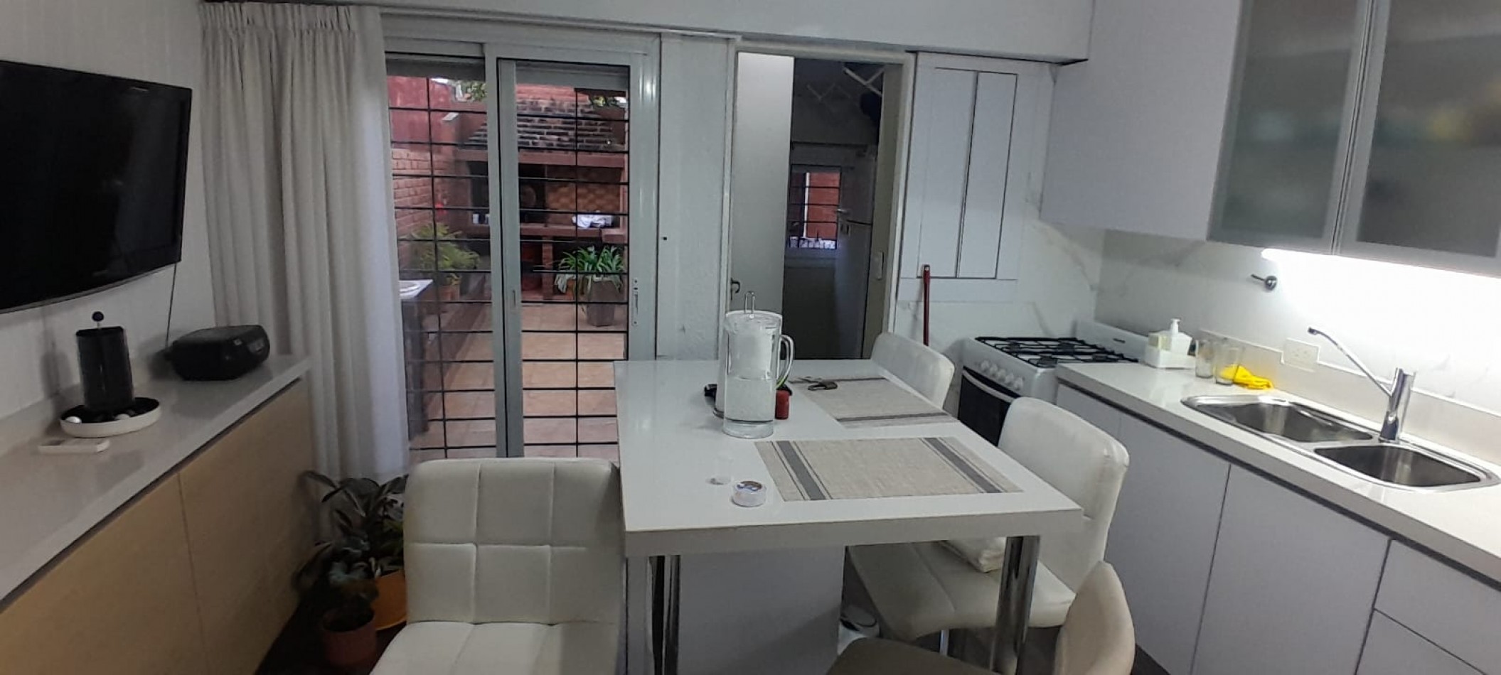 Azcuenaga 1643. Excelente duplex, zona Plaza 9 de Julio.
