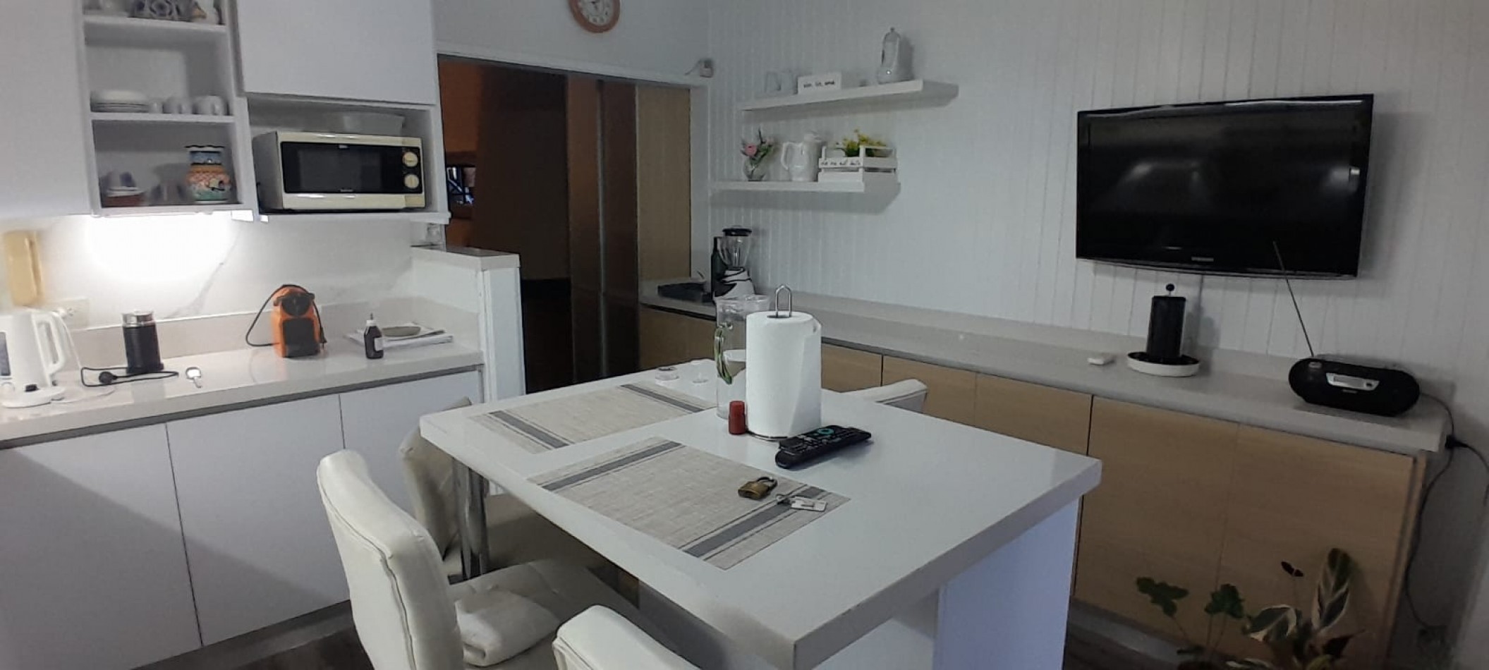 Azcuenaga 1643. Excelente duplex, zona Plaza 9 de Julio.
