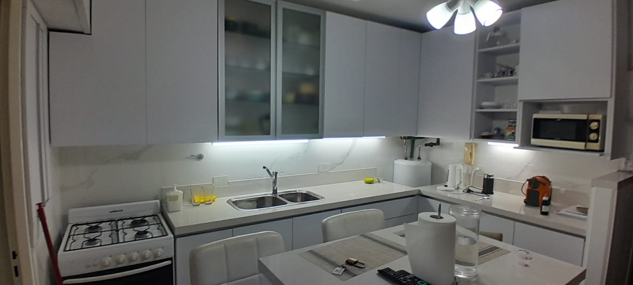 Azcuenaga 1643. Excelente duplex, zona Plaza 9 de Julio.