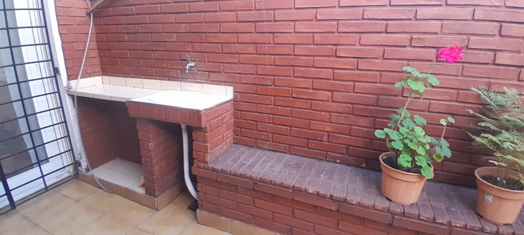 Azcuenaga 1643. Excelente duplex, zona Plaza 9 de Julio.