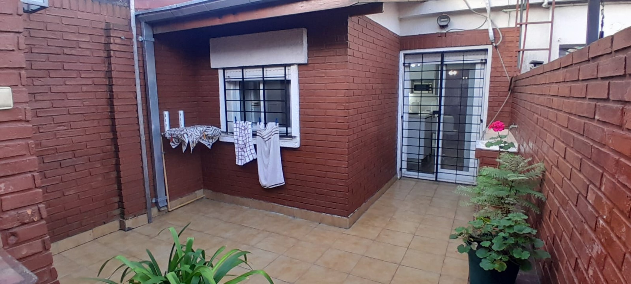 Azcuenaga 1643. Excelente duplex, zona Plaza 9 de Julio.