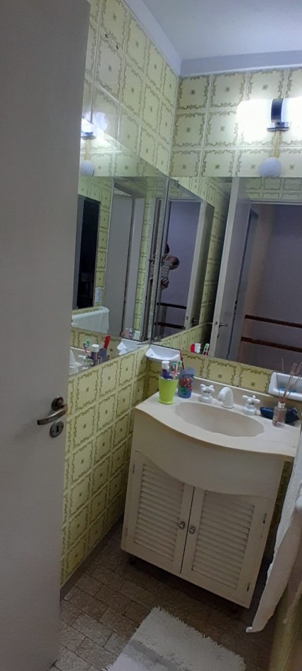 Azcuenaga 1643. Excelente duplex, zona Plaza 9 de Julio.