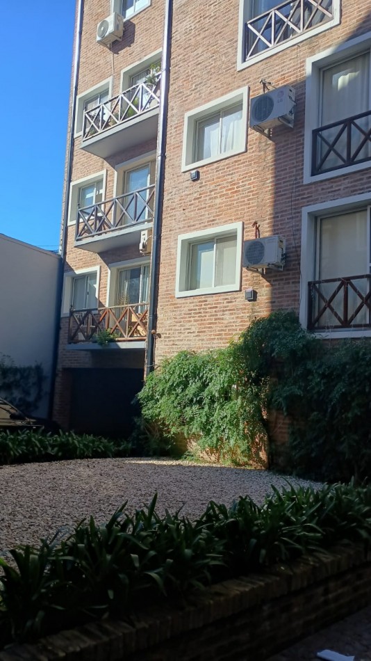 DP358 - Departamento Renovado con Cochera - San Isidro