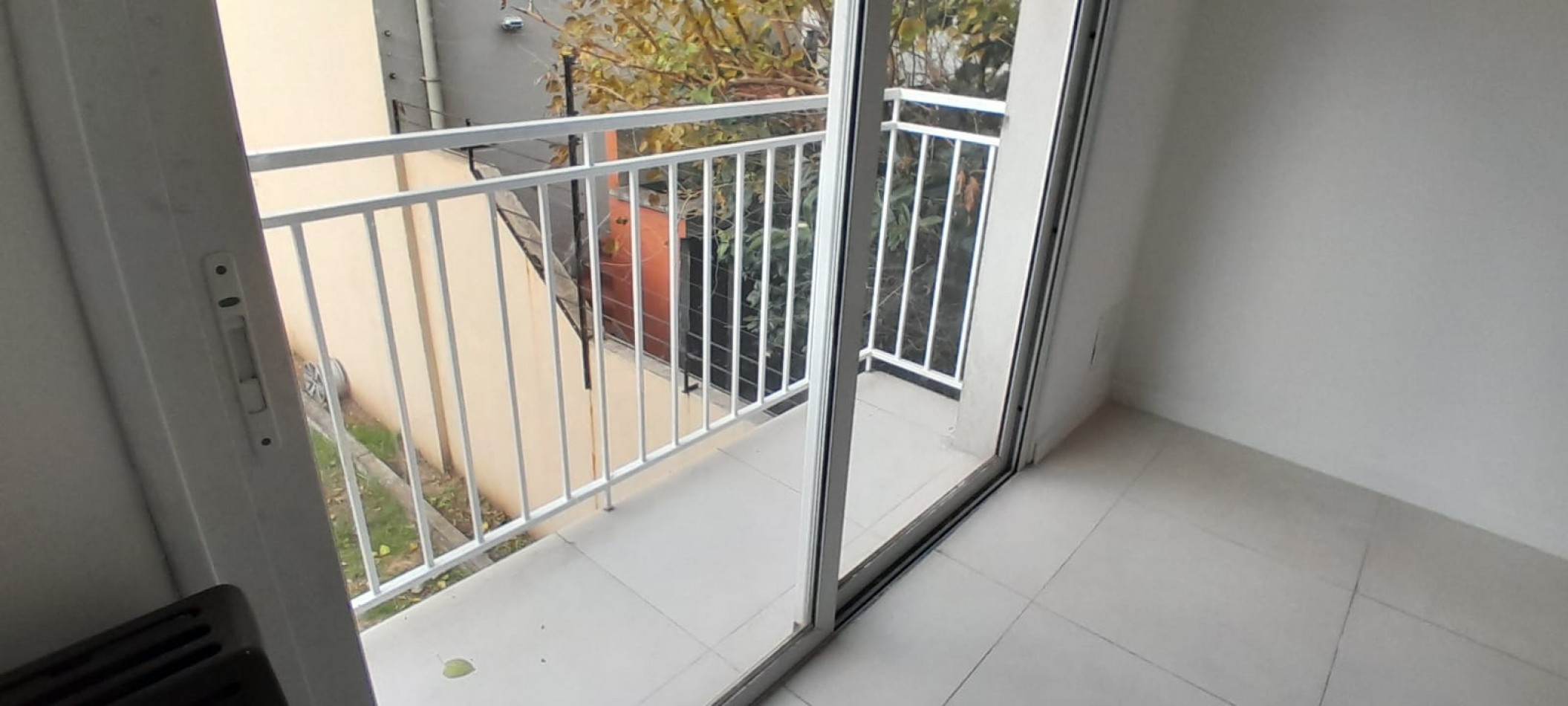 Centenario 555 - Departamento 1/2 amb contrafrente con balcon.
