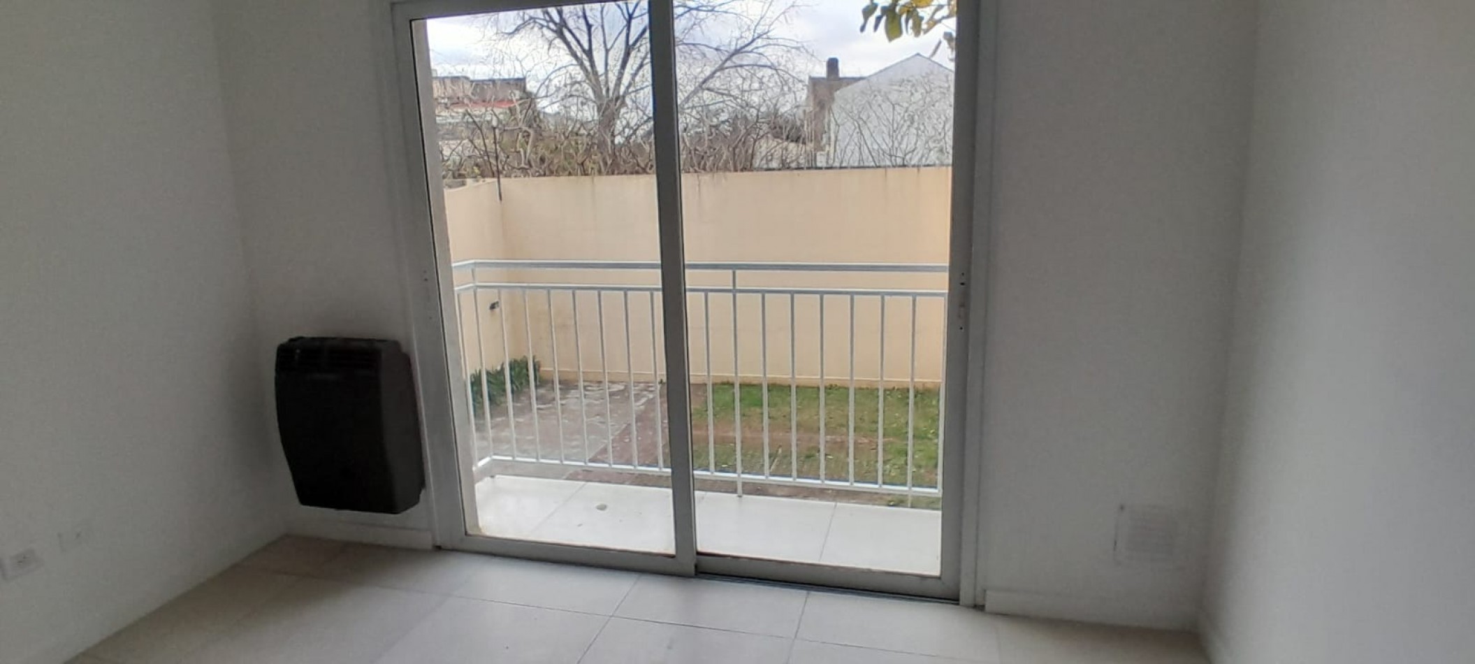 Centenario 555 - Departamento 1/2 amb contrafrente con balcon.