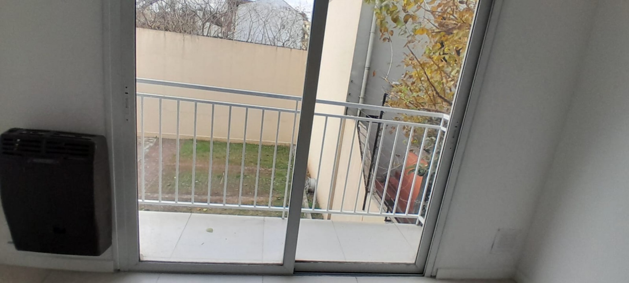 Centenario 555 - Departamento 1/2 amb contrafrente con balcon.