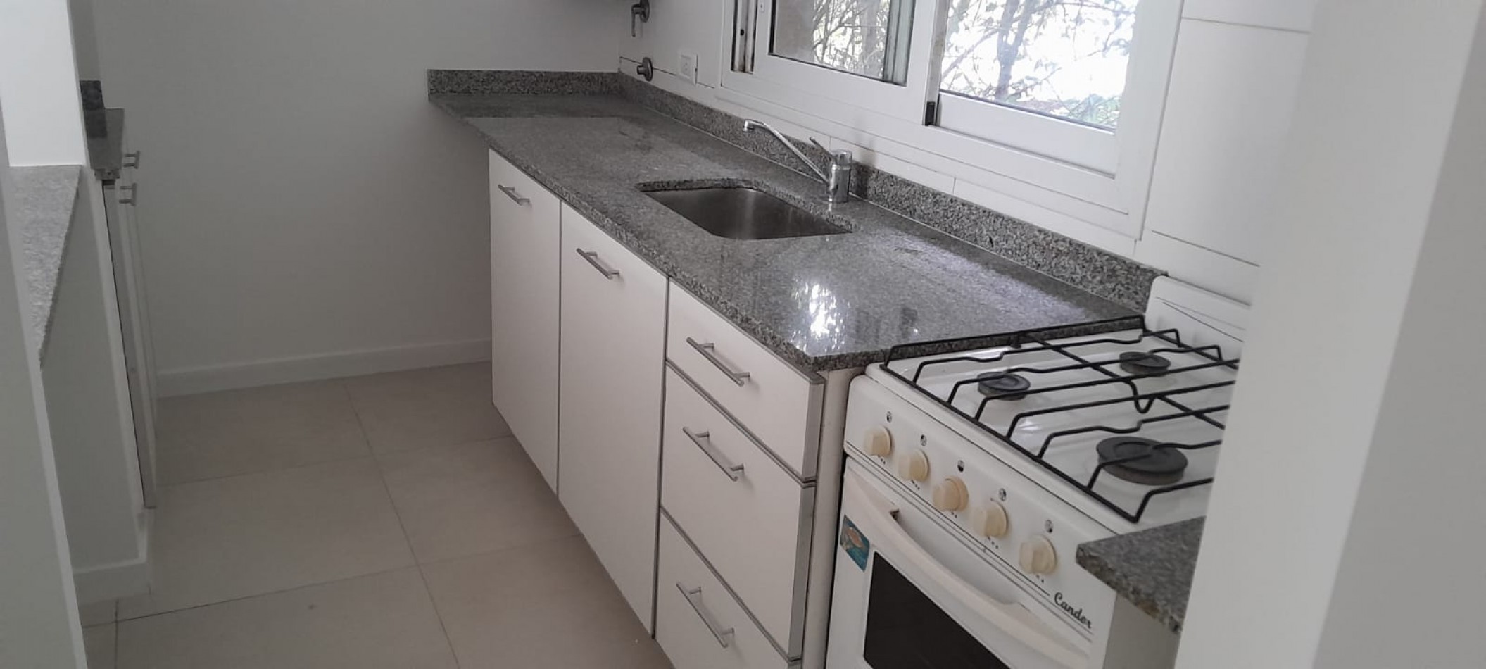 Centenario 555 - Departamento 1/2 amb contrafrente con balcon.
