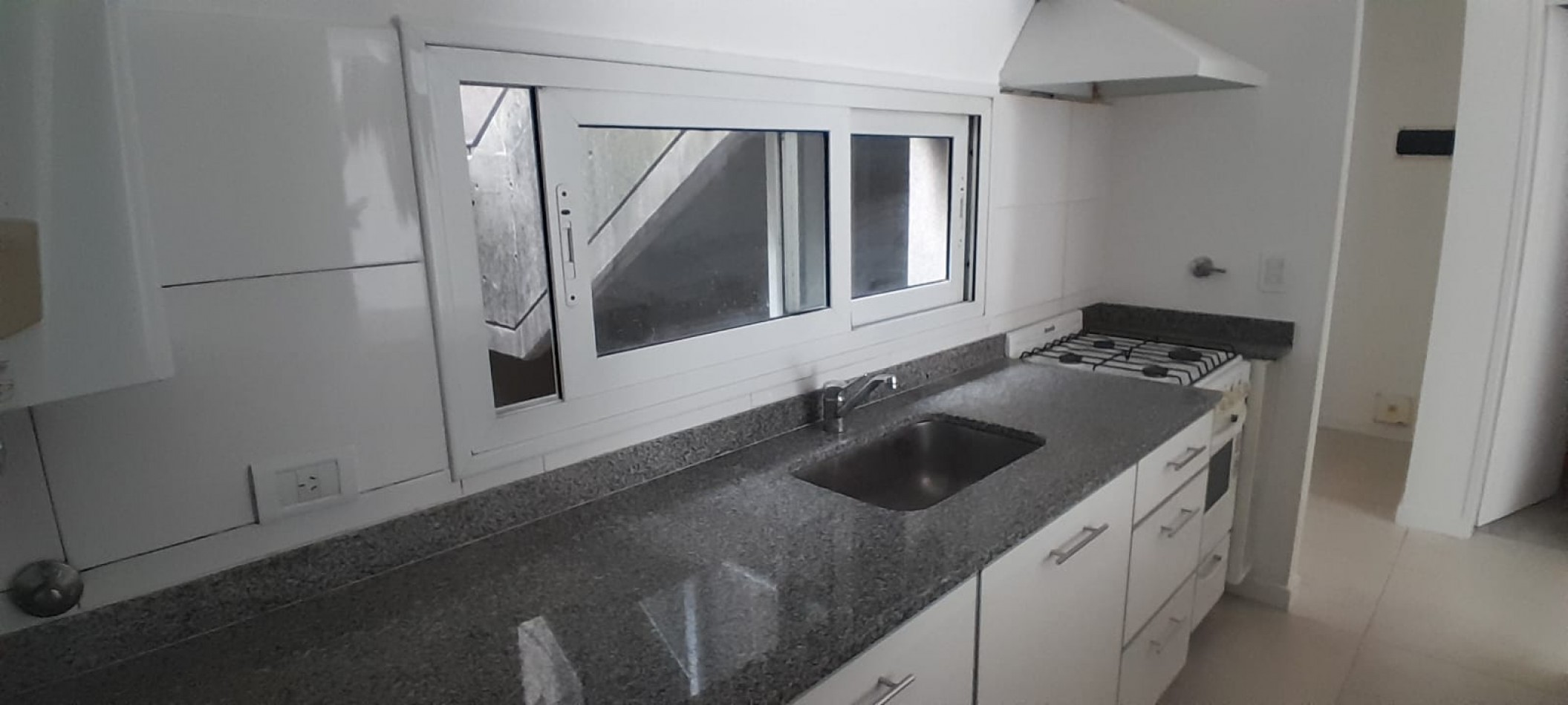 Centenario 555 - Departamento 1/2 amb contrafrente con balcon.