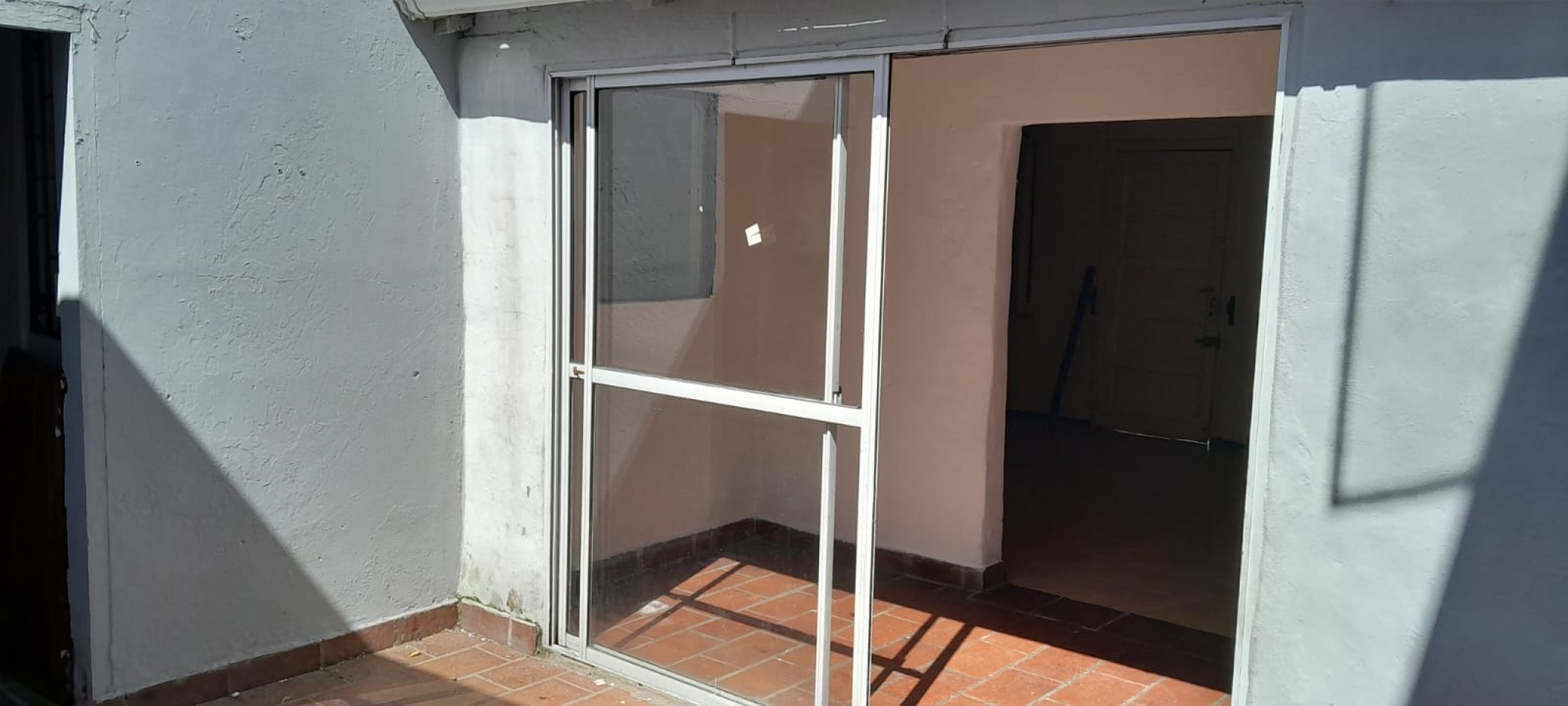Avellaneda 679. Tres ambientes con patio en 2 plantas.