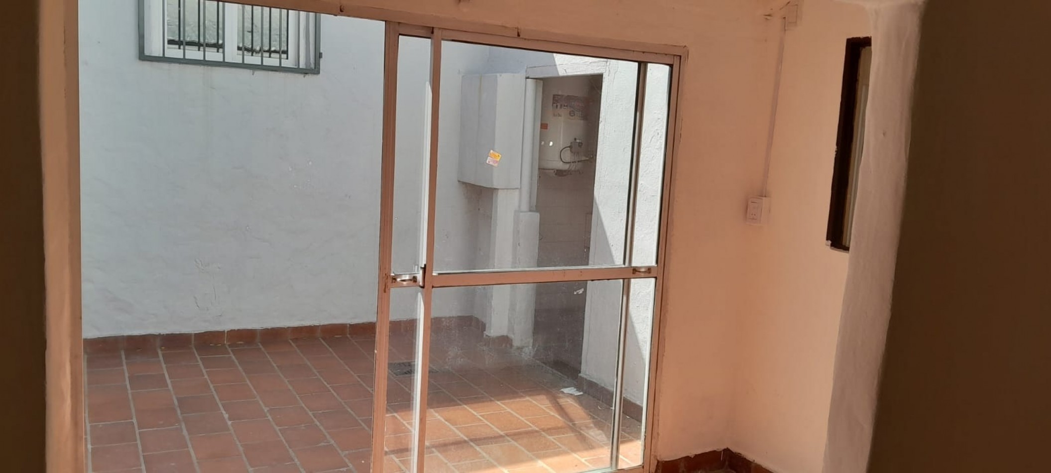 Avellaneda 679. Tres ambientes con patio en 2 plantas.