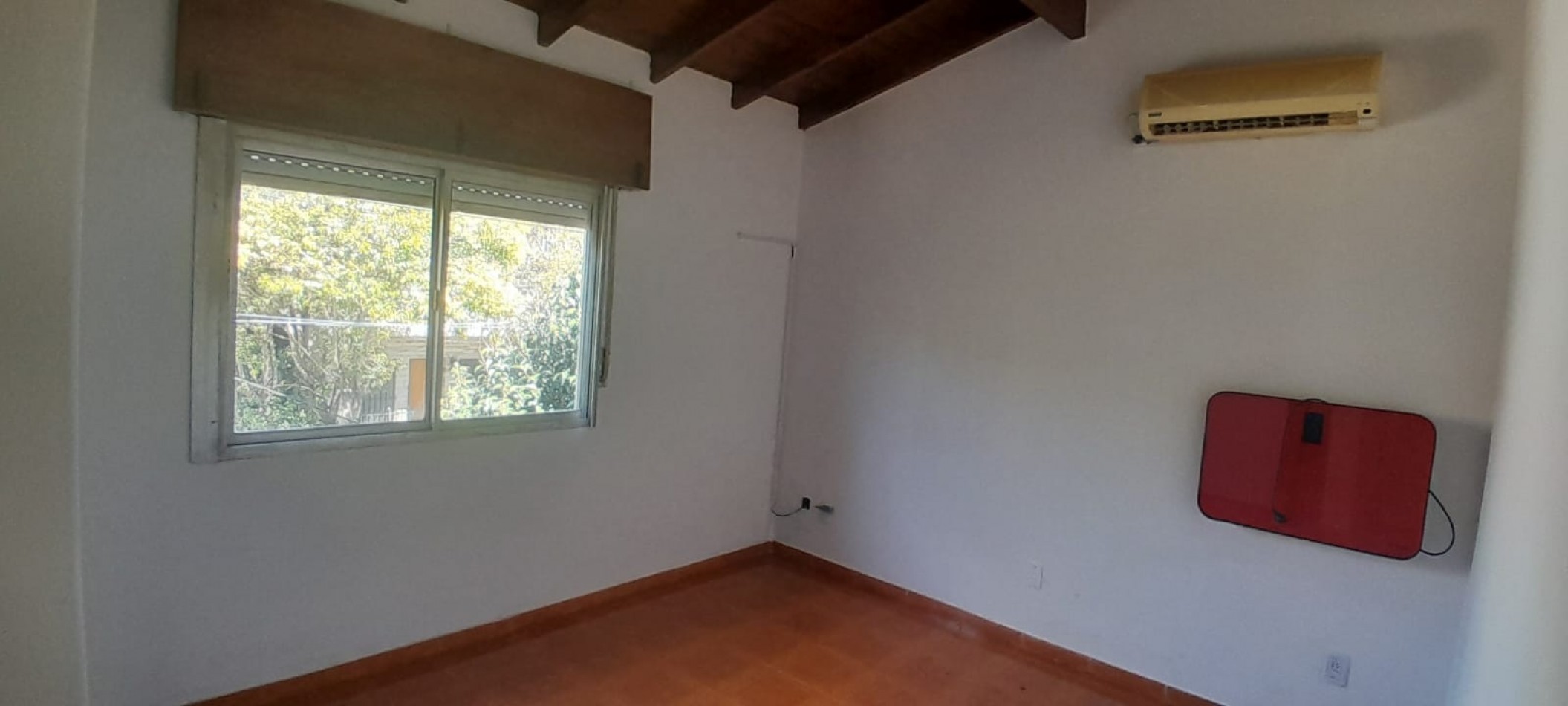 Avellaneda 679. Tres ambientes con patio en 2 plantas.