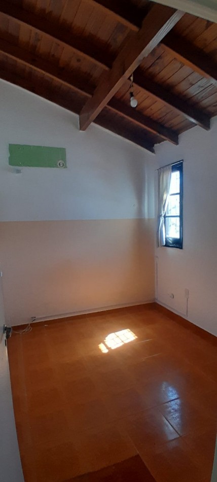 Avellaneda 679. Tres ambientes con patio en 2 plantas.