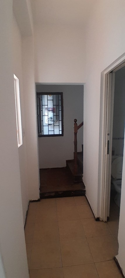 Avellaneda 679. Tres ambientes con patio en 2 plantas.