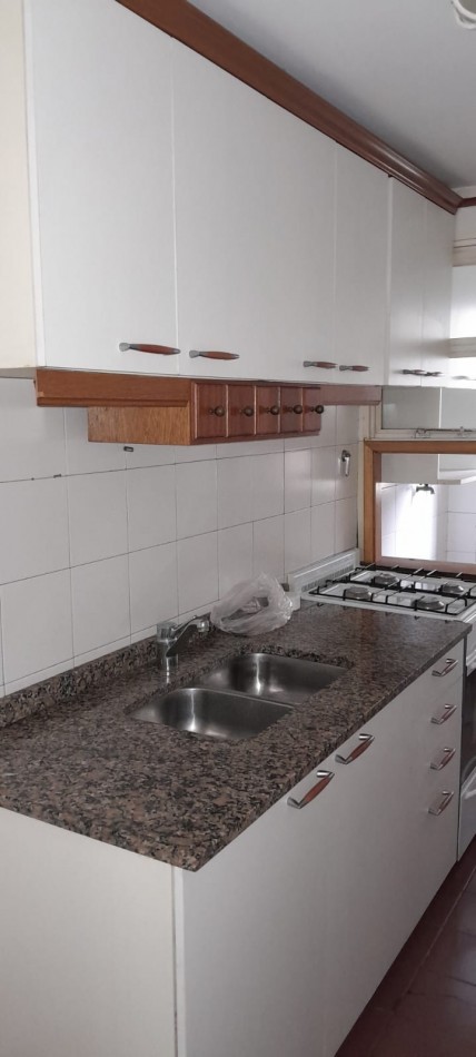 Jacinto Diaz 46. 2 ambientes con cochera 