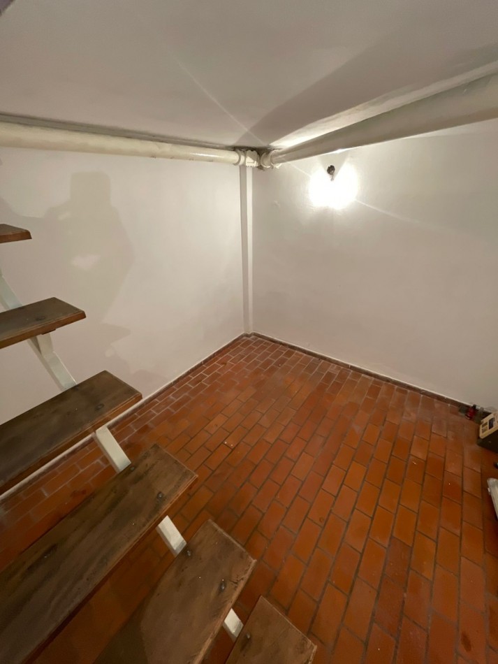 Jacinto Diaz 305. Local con subsuelo.