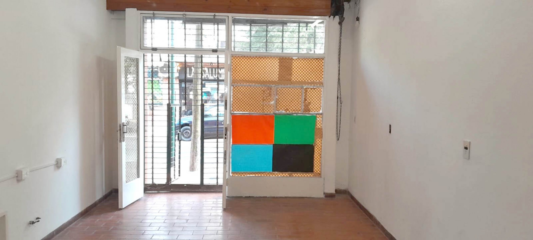 Jacinto Diaz 305. Local con subsuelo.