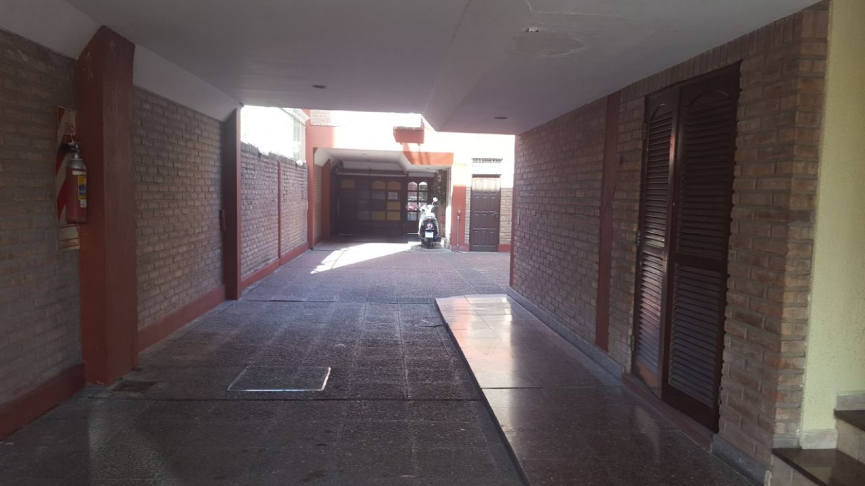 Centenario 2265. 3 ambientes con terraza propia.