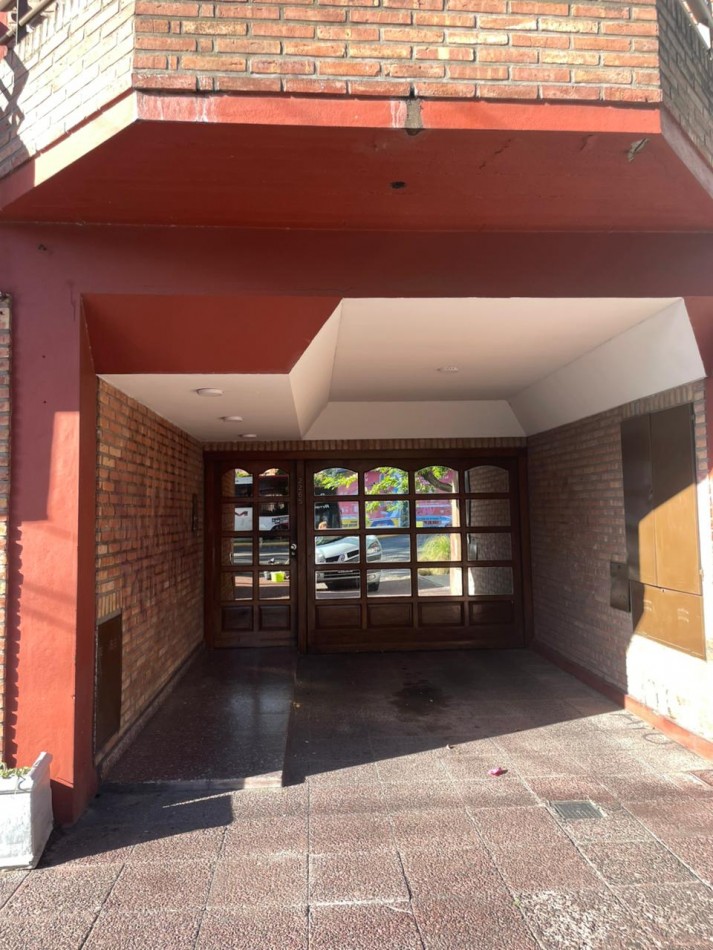 Centenario 2265. 3 ambientes con terraza propia.