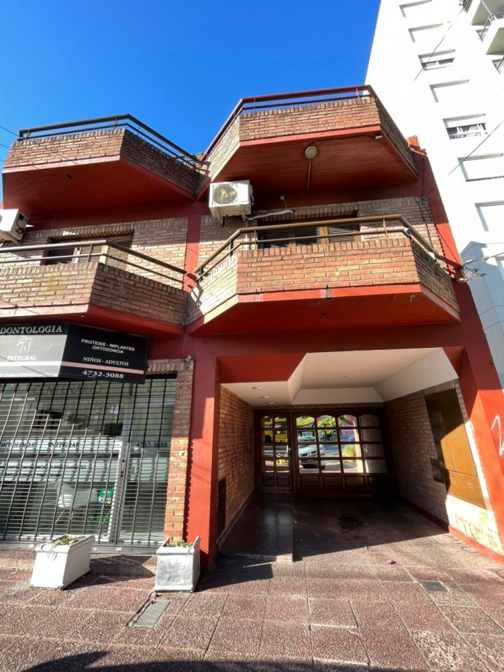 Centenario 2265. 3 ambientes con terraza propia.