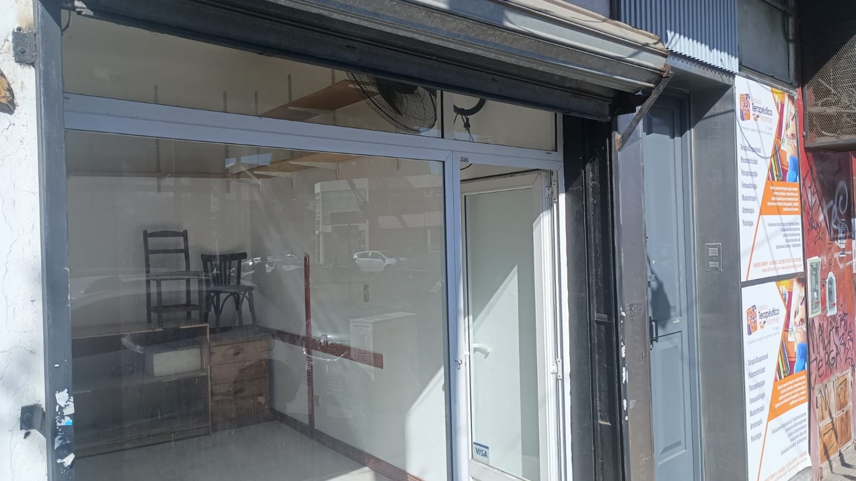 local comercial vidriera, salon y  toilette