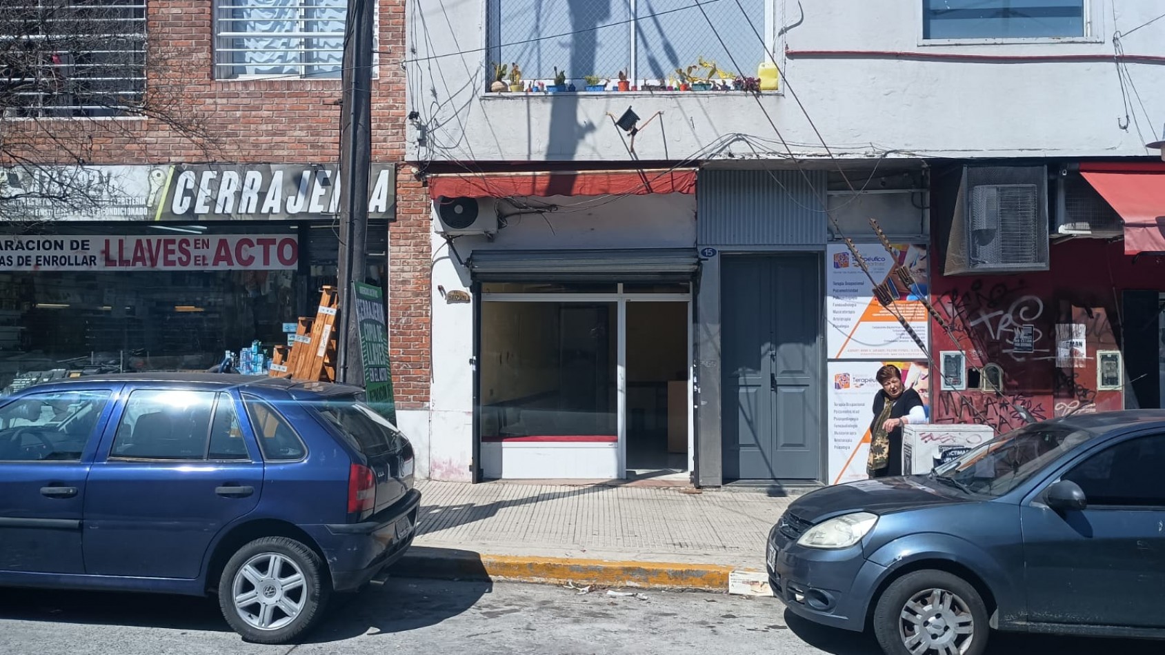 local comercial vidriera, salon y  toilette