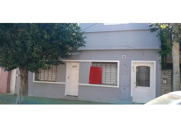 Avellaneda 679. Tres ambientes con patio en 2 plantas.
